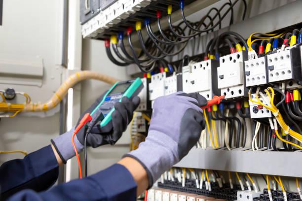 Equipo de técnicos eléctricos certificados de InnVolt en Santiago