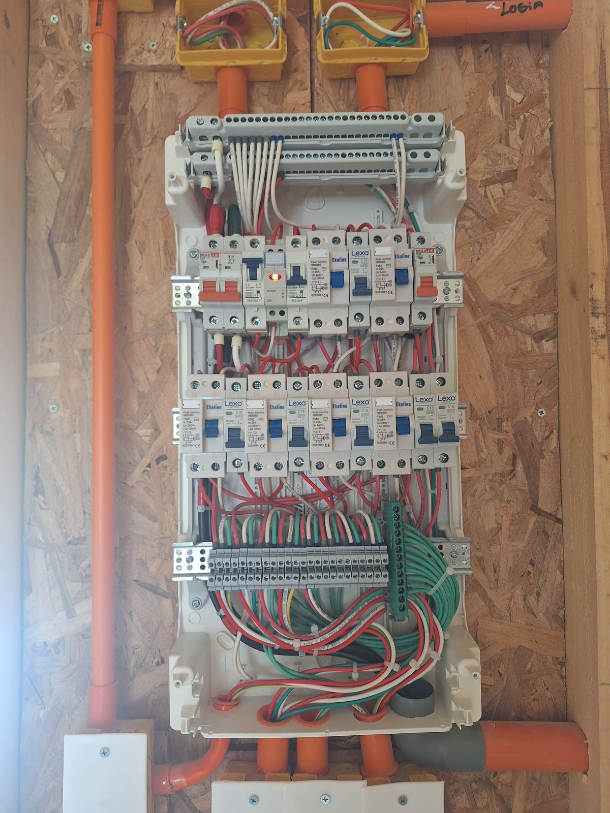 Proyecto de Instalación y mantención de tableros eléctricos en Santiago en Santiago — foto 1